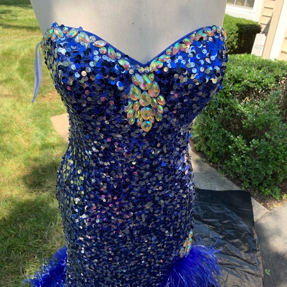 Dress - Picture 3 of 3